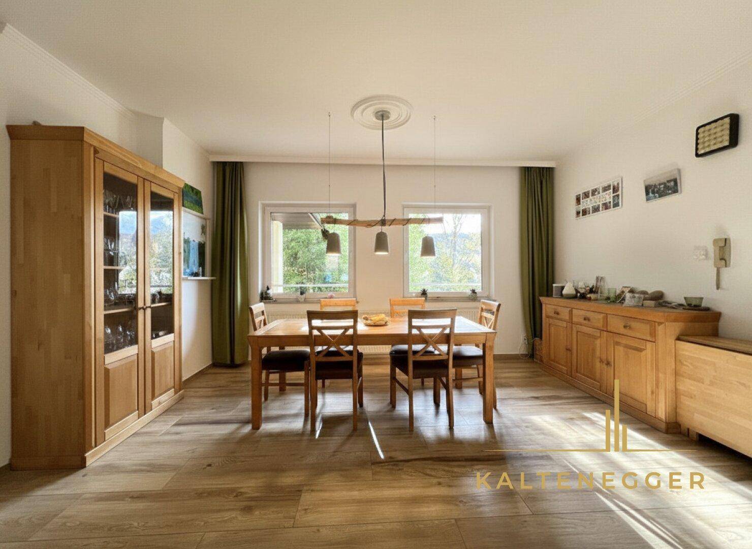 Klosterneuburg: Großzügiges Anwesen mit 2 Wohneinheiten, Indoorpool und 3.606 m² Grundstück - Mehr