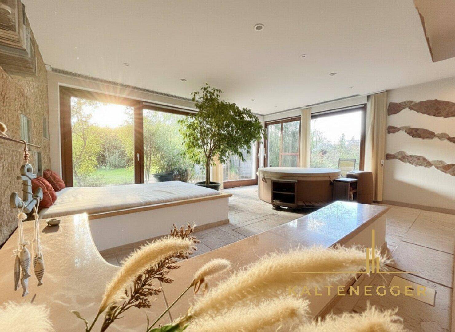 Klosterneuburg: Großzügiges Anwesen mit 2 Wohneinheiten, Indoorpool und 3.606 m² Grundstück - Ansicht 3