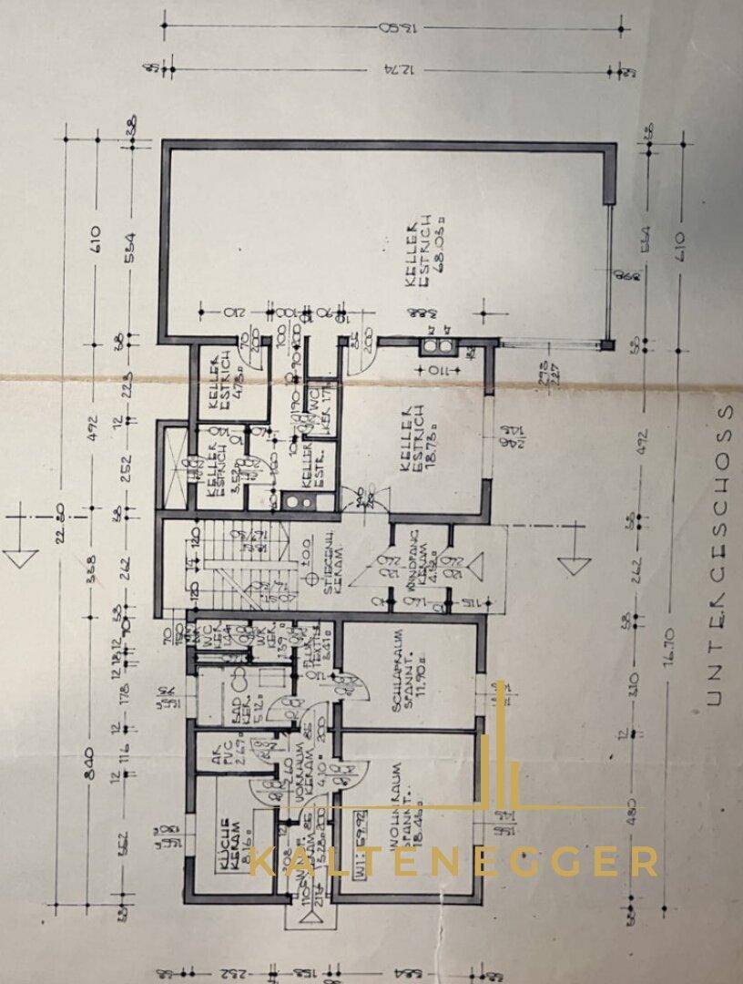 Grundriss des Untergeschosses mit Keller, Wohnraum und Bad.