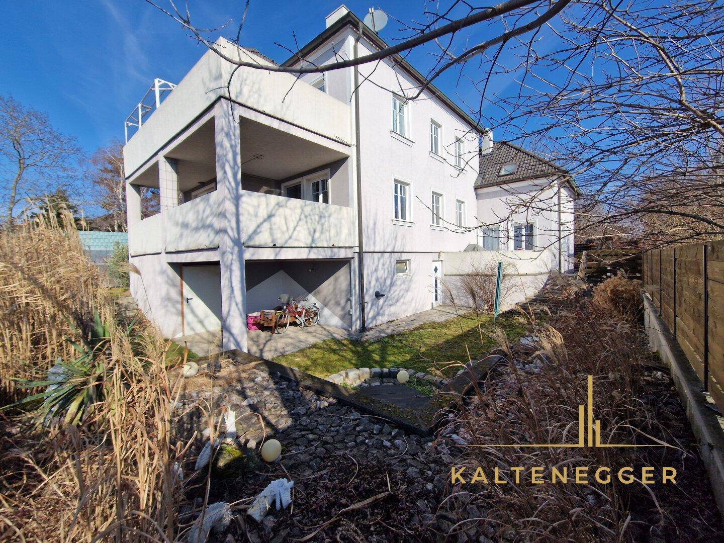 Entzückendes Haus mit 3 Wohneinheiten + Garage + Swimmingpool - Ansicht 2