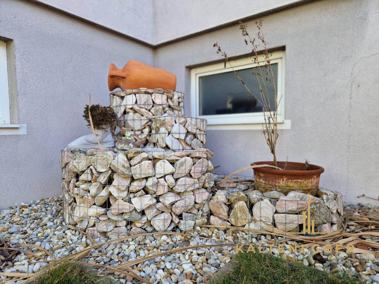 Entzückendes Haus mit 3 Wohneinheiten + Garage + Swimmingpool - Ansicht 6