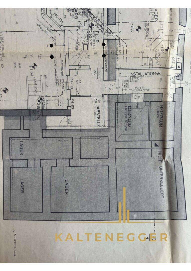Grundriss des Kellergeschosses mit Heizraum, Tankraum und weiteren Lagerräumen.