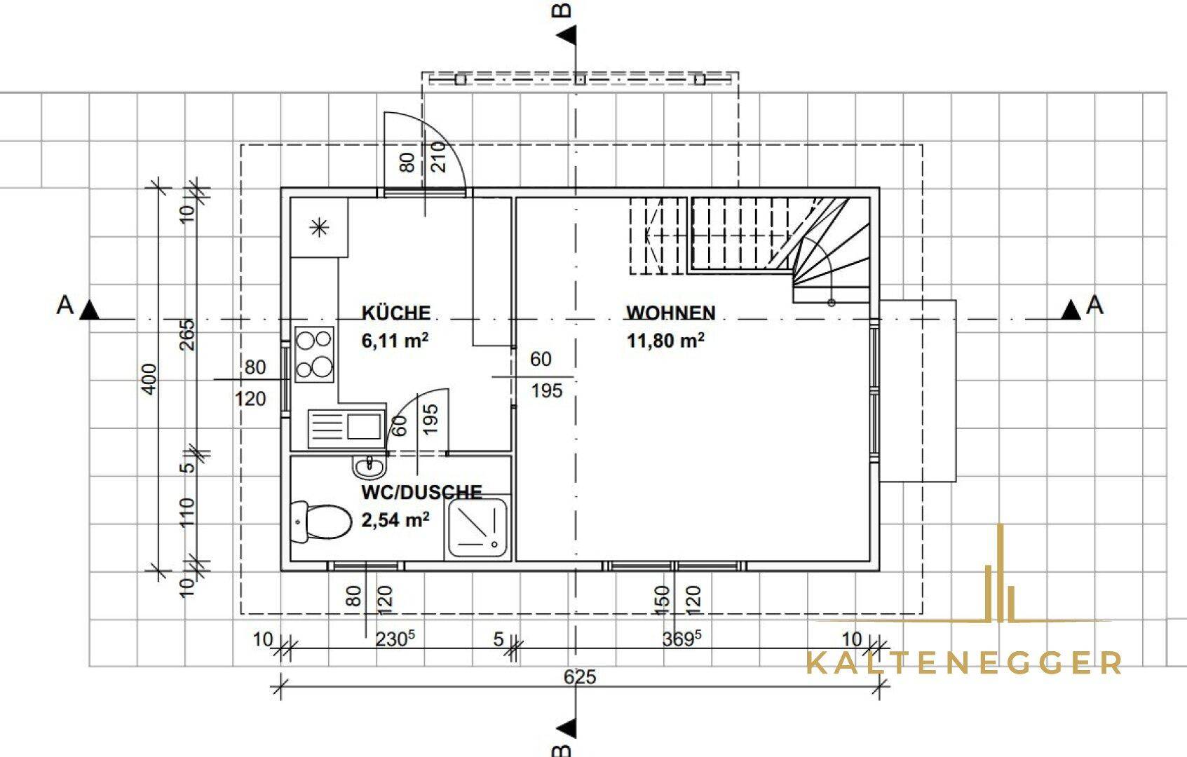 Grundriss des Erdgeschosses mit Küche, Wohnbereich und WC/Dusche.