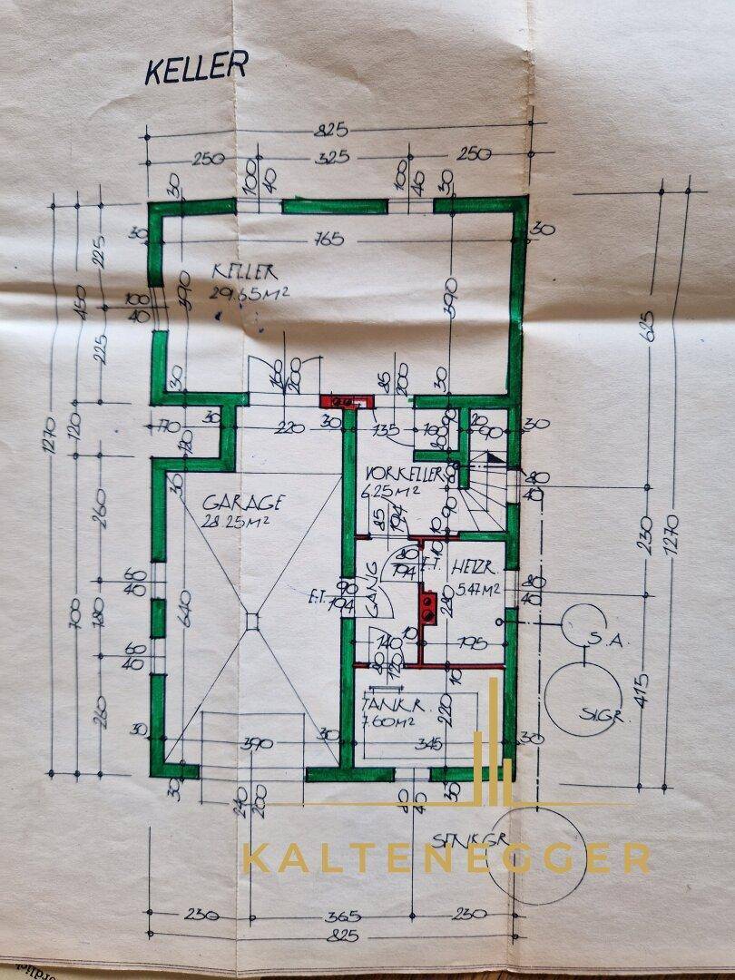 Grundriss des Kellers mit Garage, Heizraum und weiteren Kellerräumen.