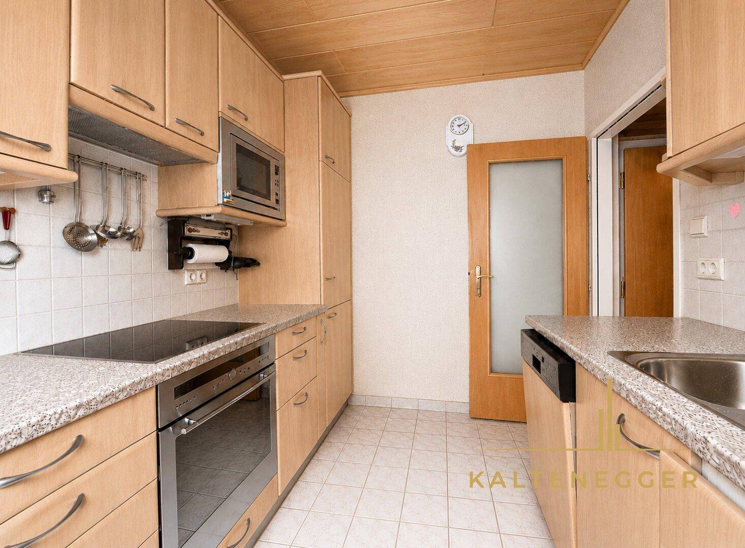 Helle 2-Zimmer-Wohnung mit verglaster West-Loggia und Schrankraum - 2. Liftstock - Mehr