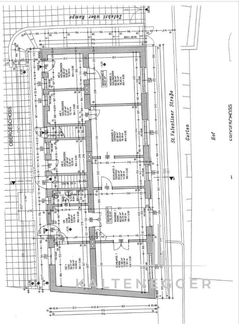Kombinierter Grundriss von Erd- und Obergeschoss mit Wohn- und Schlafräumen.