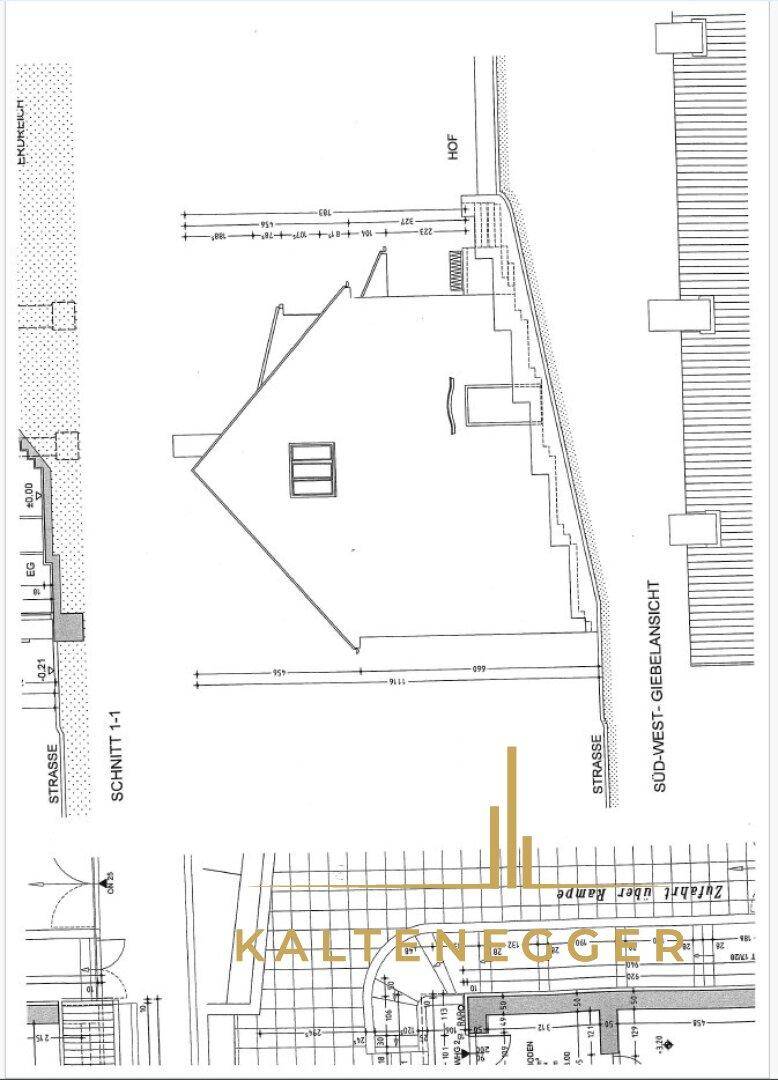 Schnittansicht und Giebelansicht des Gebäudes mit Straßen- und Hofseite.