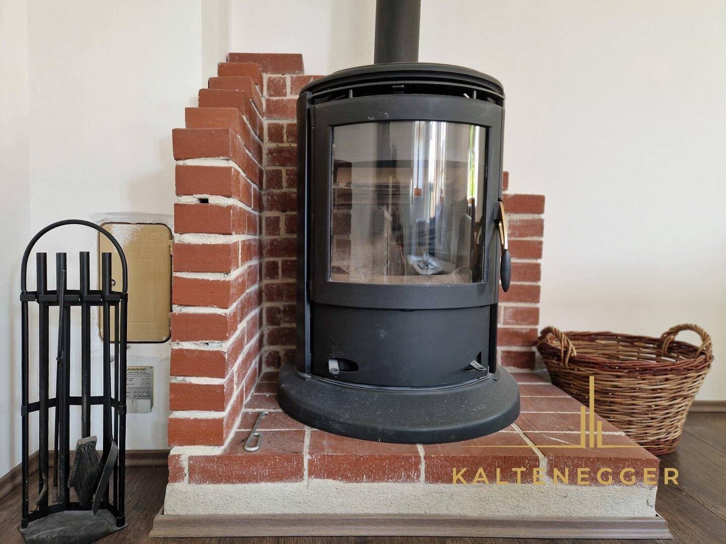 Kamin für wohlige Wärme im Wohnzimmer