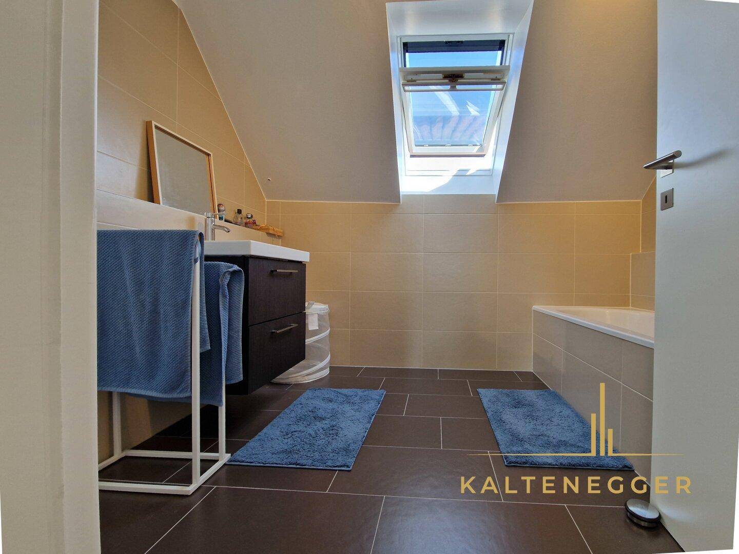 OG: Badezimmer ca. 5,45 m²