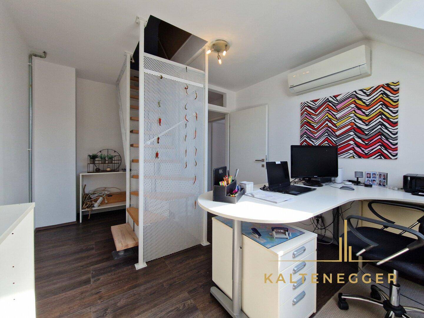 OG: Zimmer ca. 12,01 m²