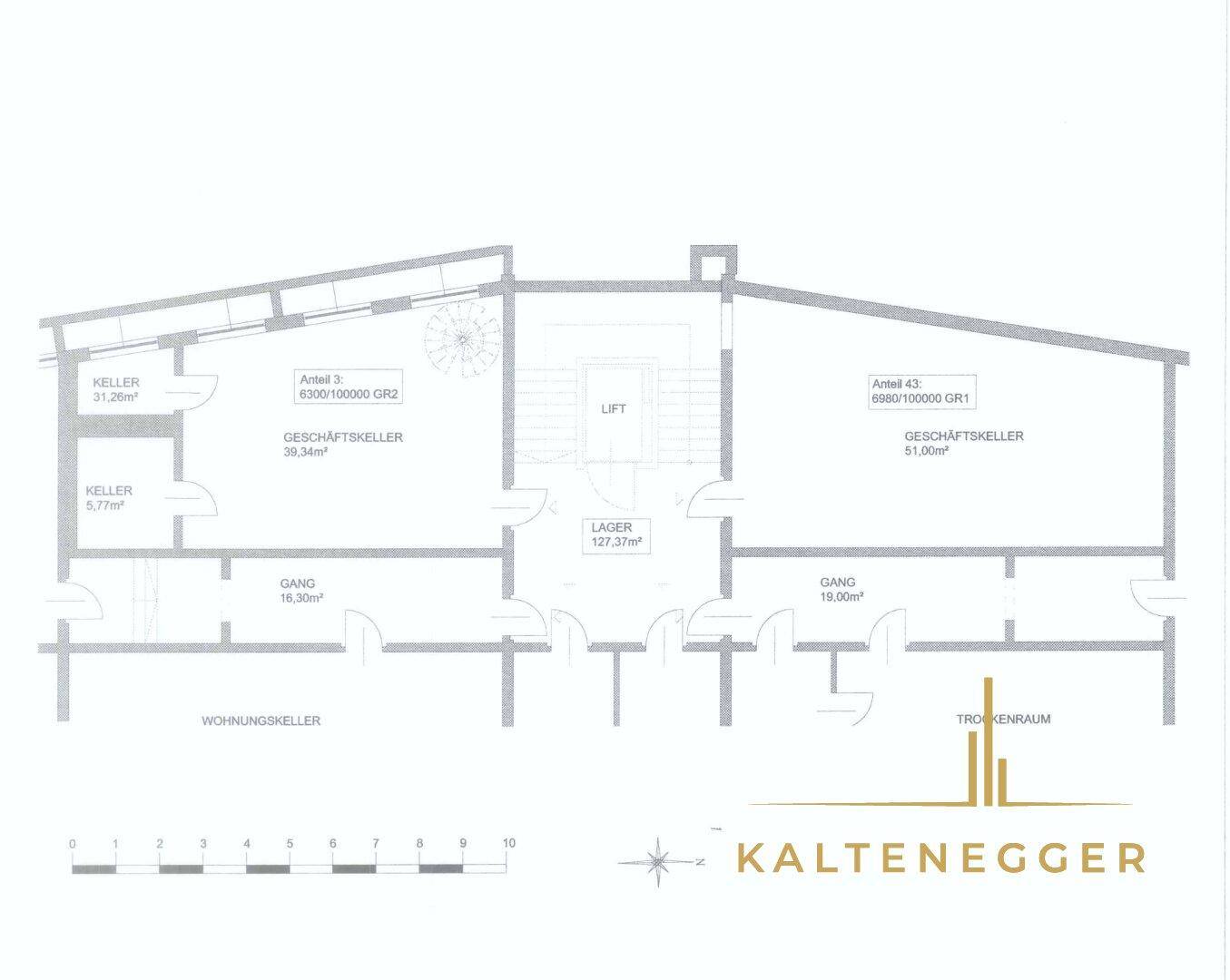 Grundriss des Kellergeschosses mit verschiedenen Kellerräumen, Lagerflächen und einem zentralen Aufzug.