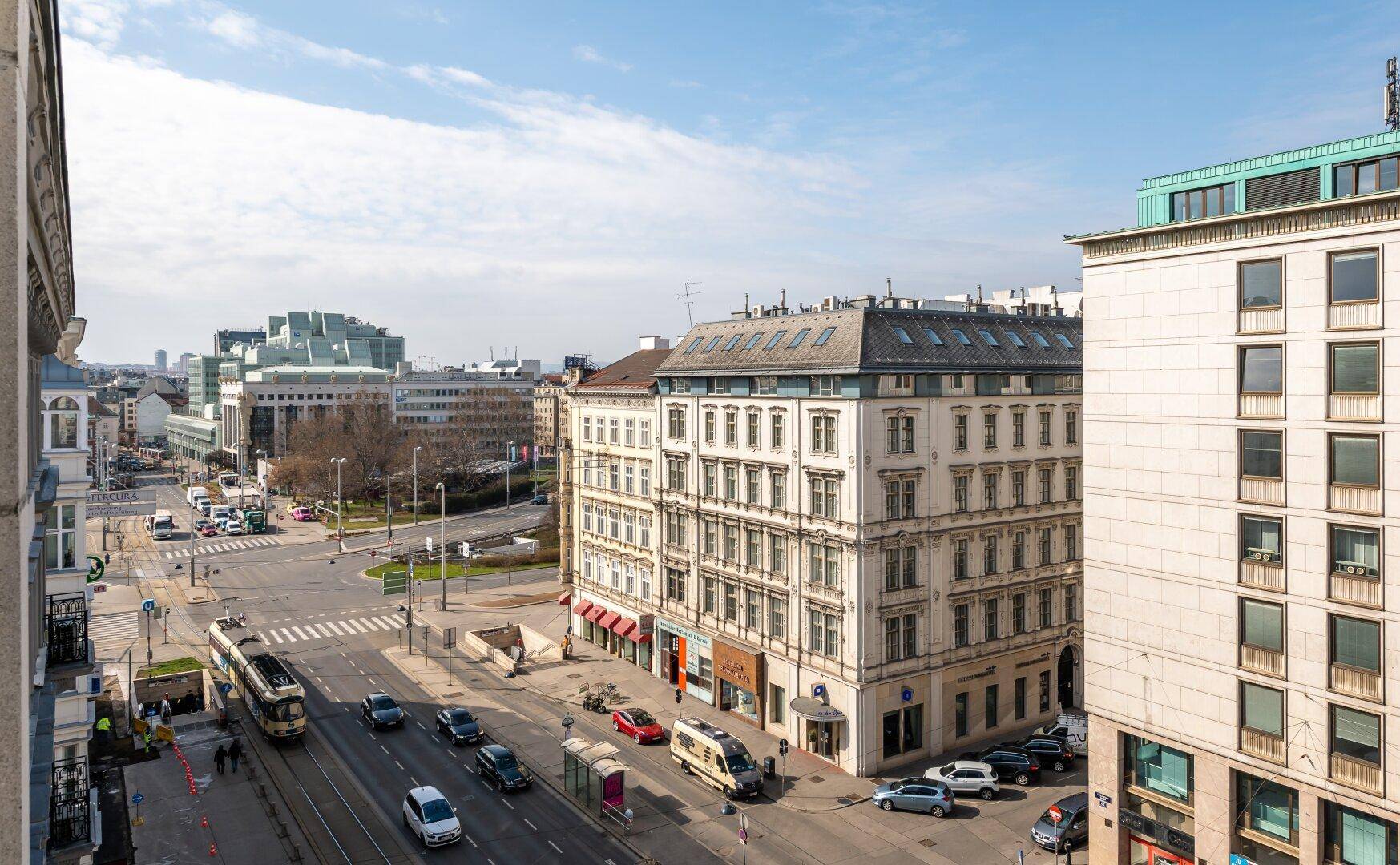 Blick auf die Elisabethstraße/Karlsplatz