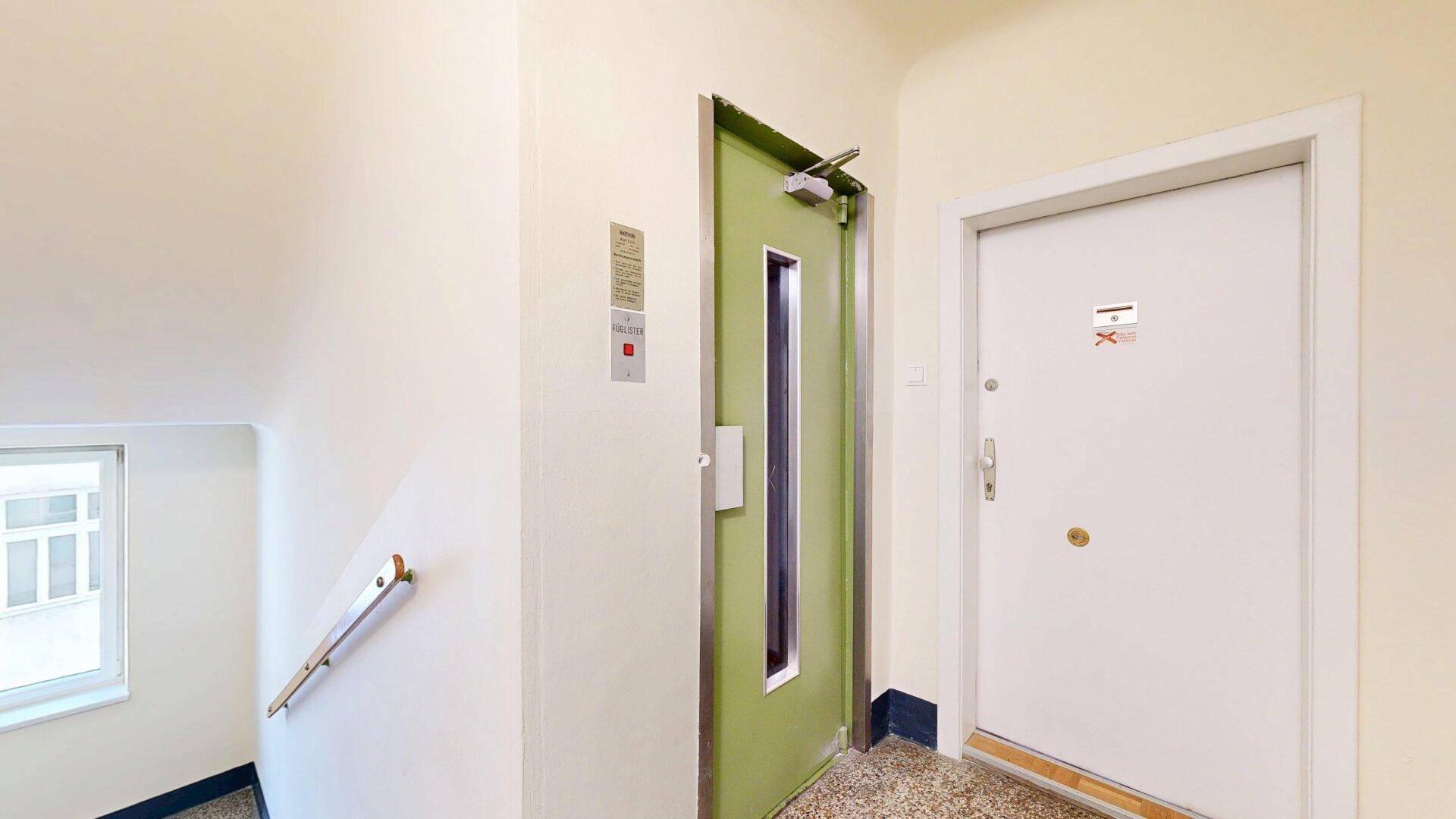 Stiegenhaus mit Lift