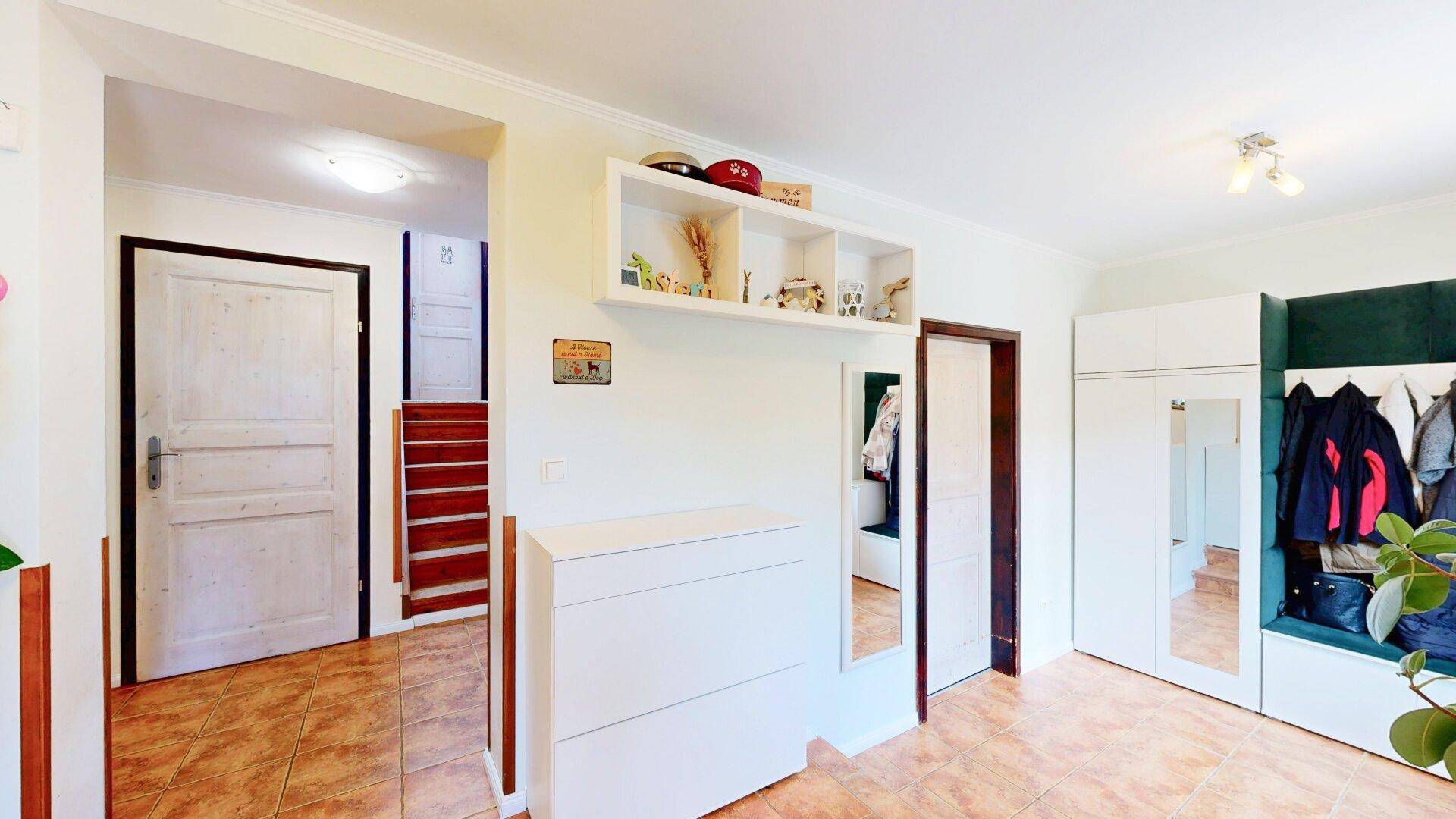 Vorraum mit Garderobe