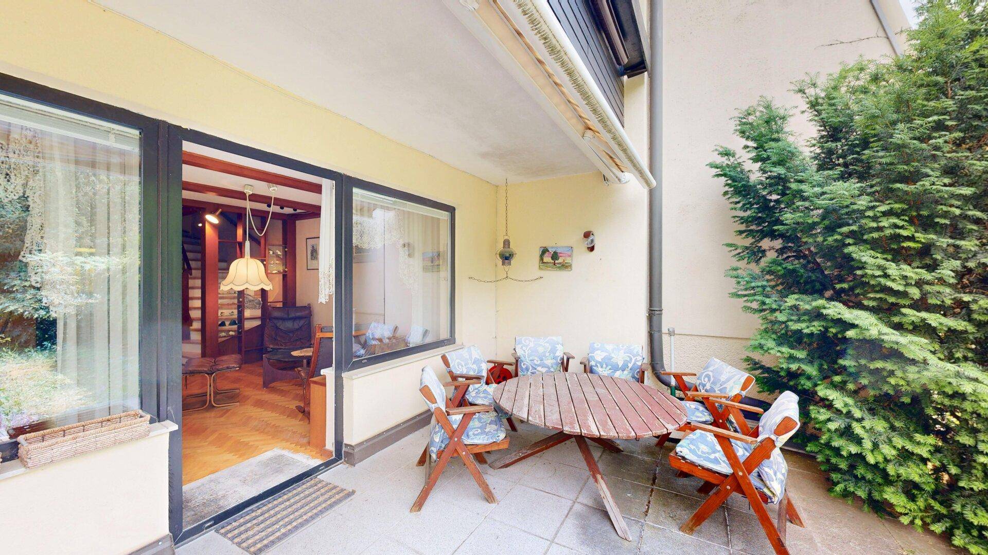 Schönes Reihenhaus mit Entwicklungsmöglichkeit in bester Lage | Garten | Loggia | Keller | Garage - Ansicht 5