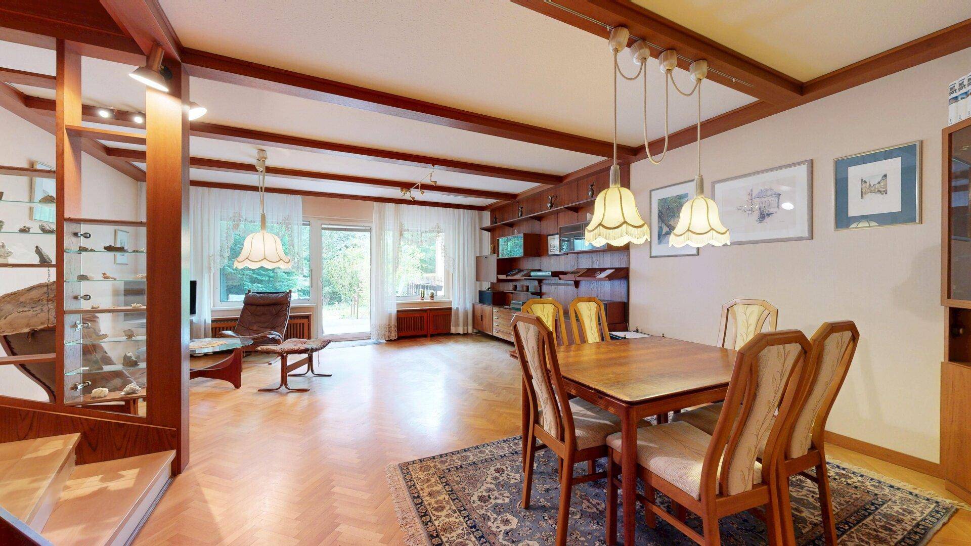 Schönes Reihenhaus mit Entwicklungsmöglichkeit in bester Lage | Garten | Loggia | Keller | Garage - Ansicht 3