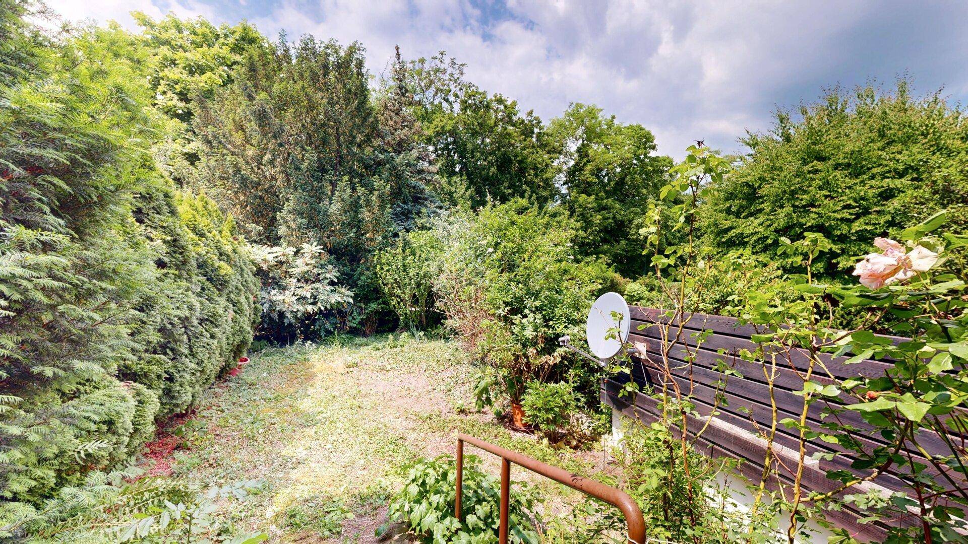 Schönes Reihenhaus mit Entwicklungsmöglichkeit in bester Lage | Garten | Loggia | Keller | Garage - Ansicht 6
