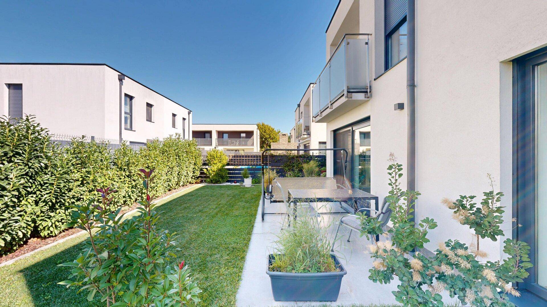 Garten mit Terrasse
