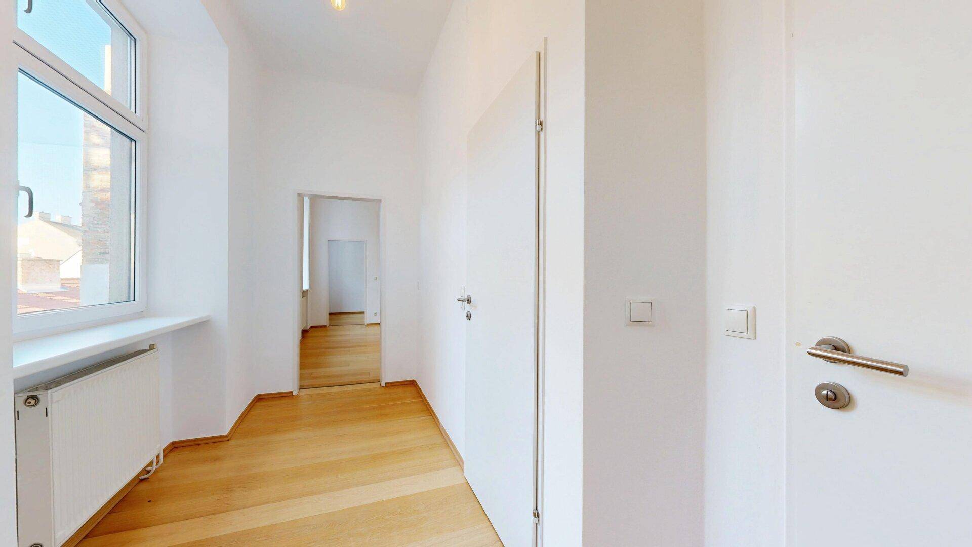 Eingangsbereich mit Toilette