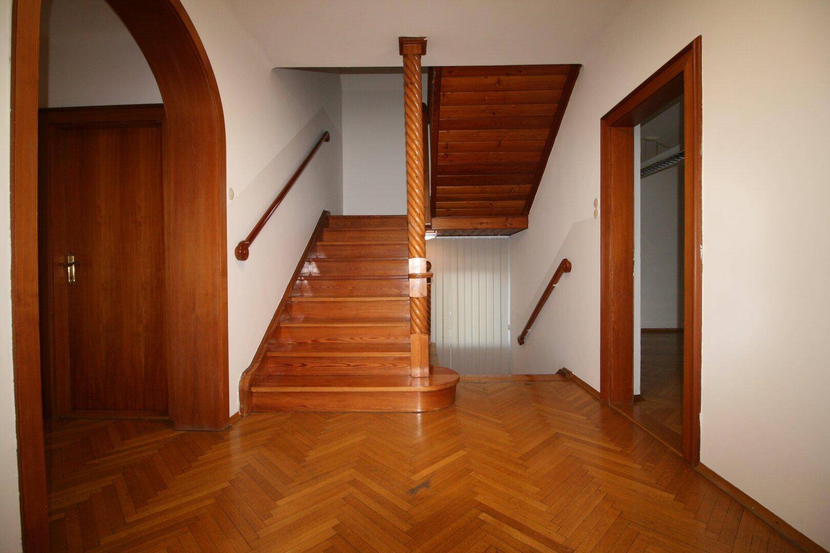 Kärnten / Villach: Stadtvilla in Villach-Lind mit großem Grundstück - Ansicht 6