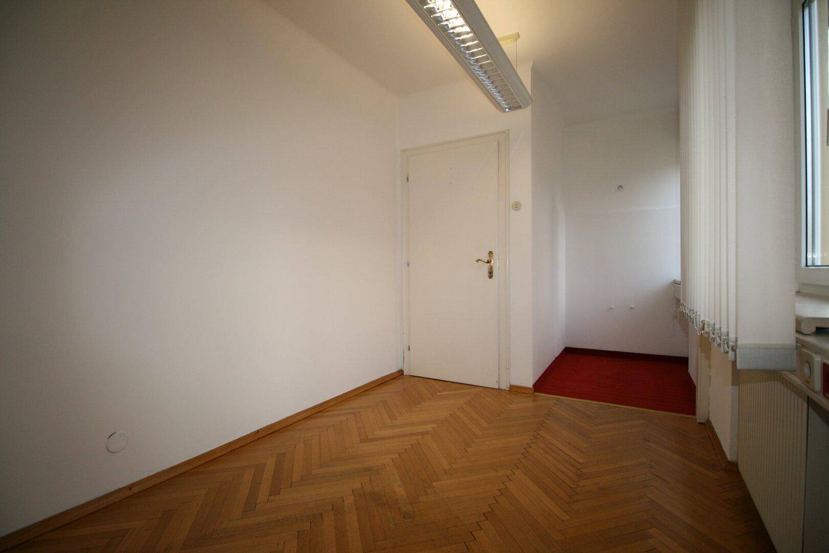 Kärnten / Villach: Stadtvilla in Villach-Lind mit großem Grundstück - Ansicht 5