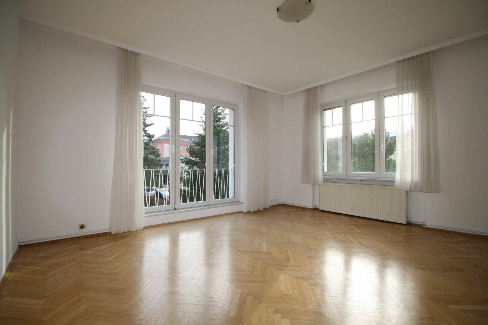 Kärnten / Villach: Einzigartige Villa mit Pool in zentraler Lage - Mehr