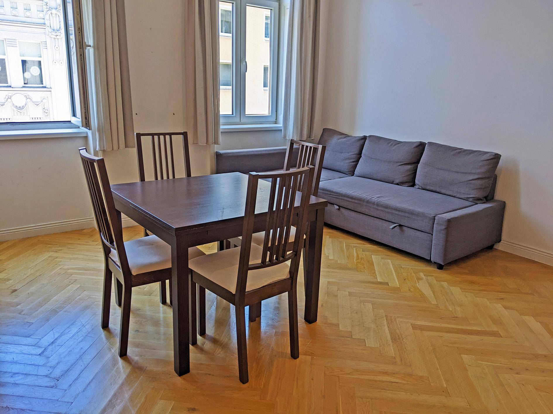 Wohnzimmer_093940472