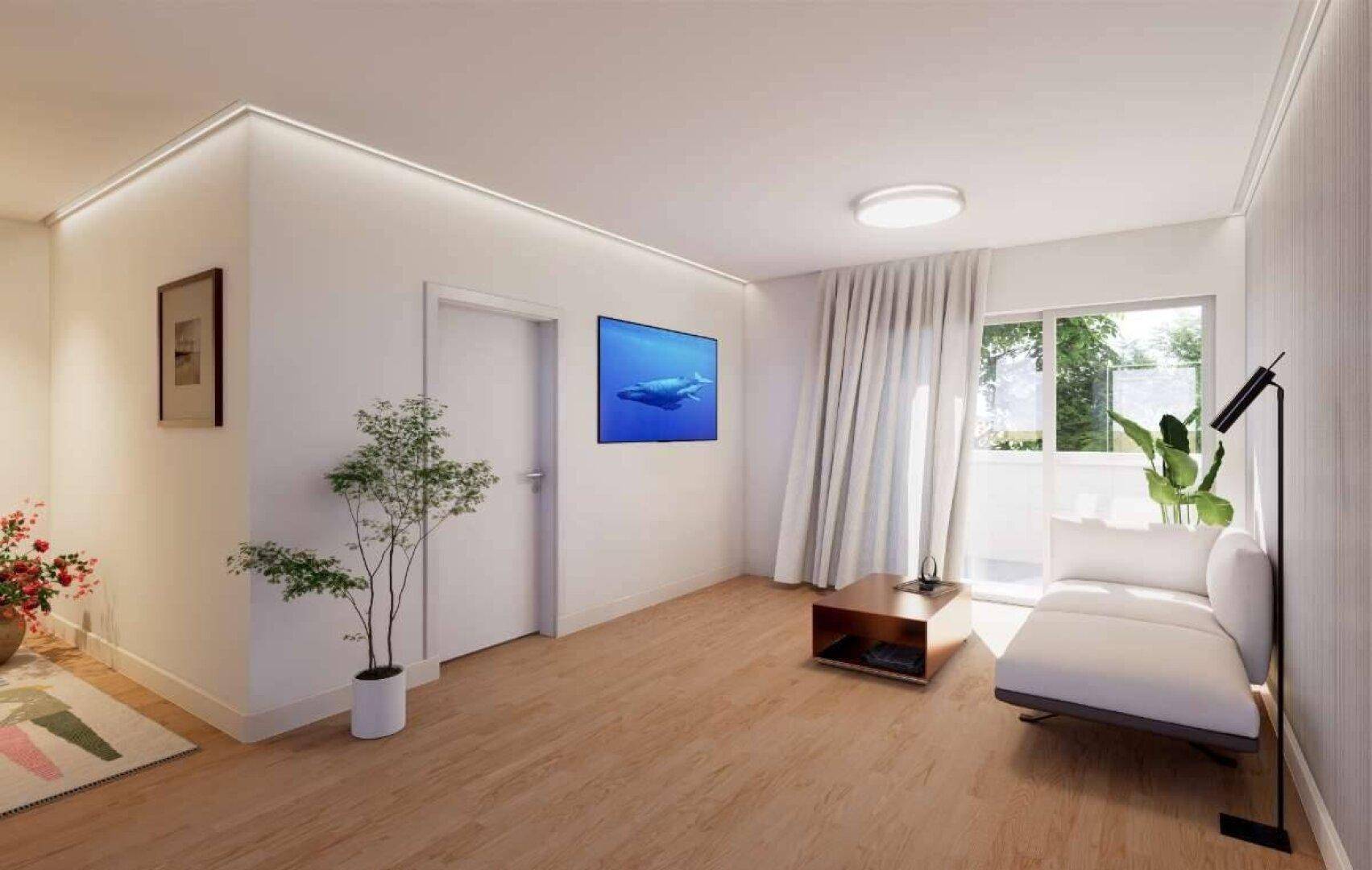Modernes Wohnzimmer mit hellem Holzboden, weißem Sofa und großem Fenster für viel Tageslicht.