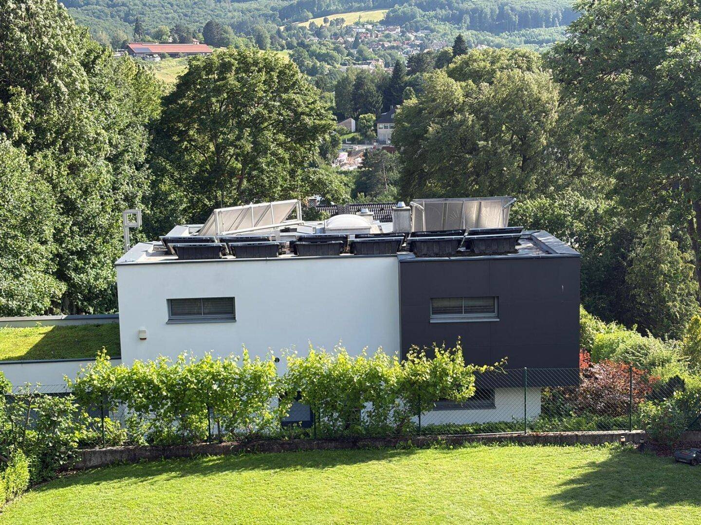 Modernes Einfamilienhaus mit Pool und Grünblick in Gablitz - Widok 2