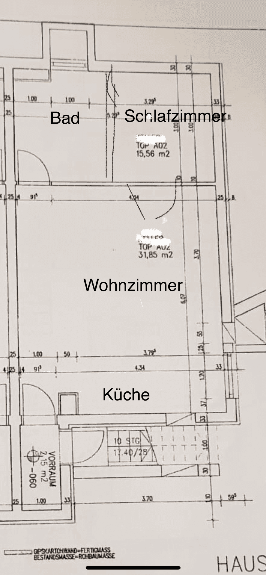 Grundrissplan mit Bezeichnungen für Bad, Schlafzimmer, Wohnzimmer und Küche.