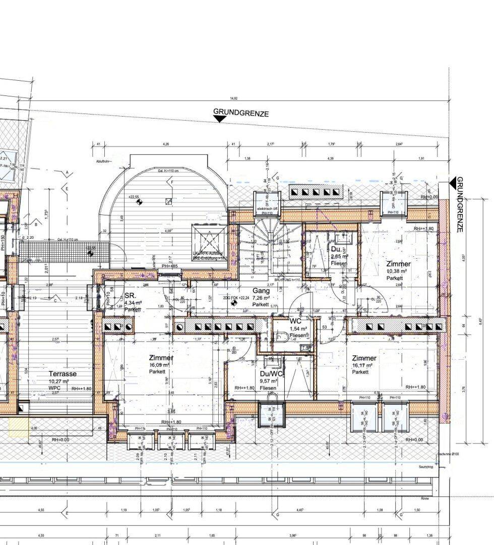 Grundrissabschnitt mit mehreren Zimmern, Bädern und einer Terrasse, detailliert dargestellt.