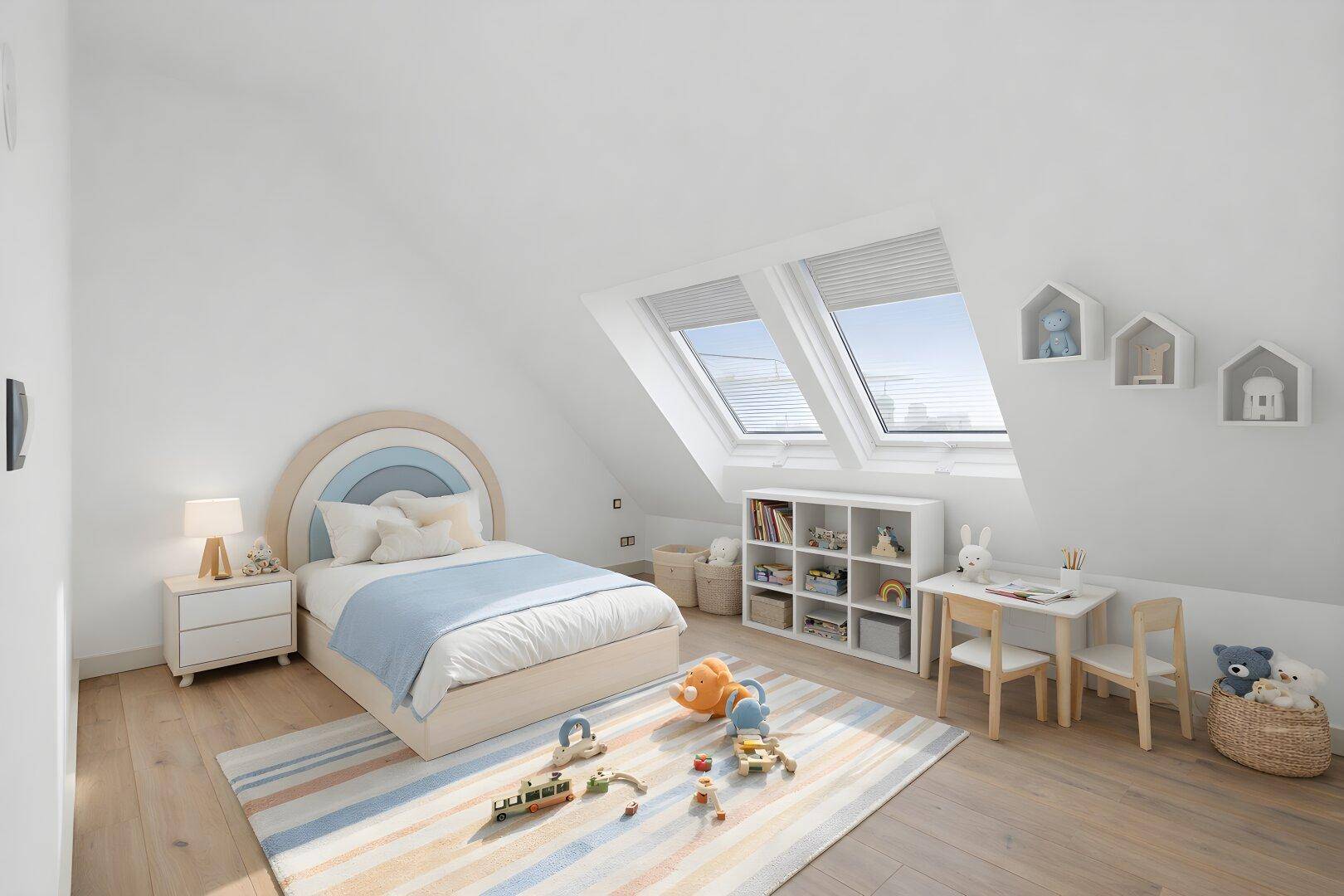 Virtuell eingerichtetes Kinderzimmer mit Dachfenstern, hellem Holzboden und spielerischer Dekoration.