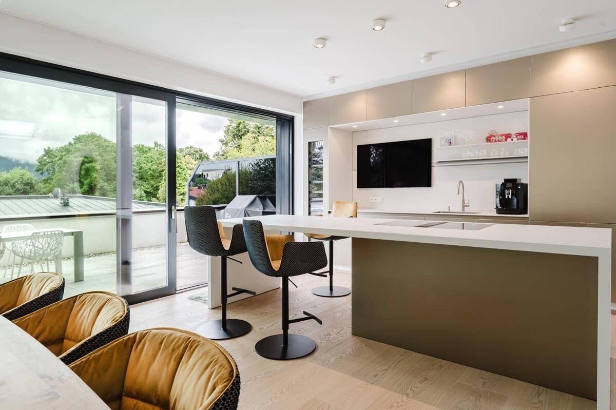 Exklusives Penthouse in Salzburg-Morzg: 230 m2 Luxus und 8 Tiefgaragen Plätze: Raumhöhen bis 5 Meter