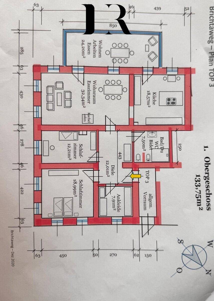 Detaillierter Grundriss des Obergeschosses mit 133,75m², zwei Schlafzimmern, offenem Wohnbereich und Balkon.