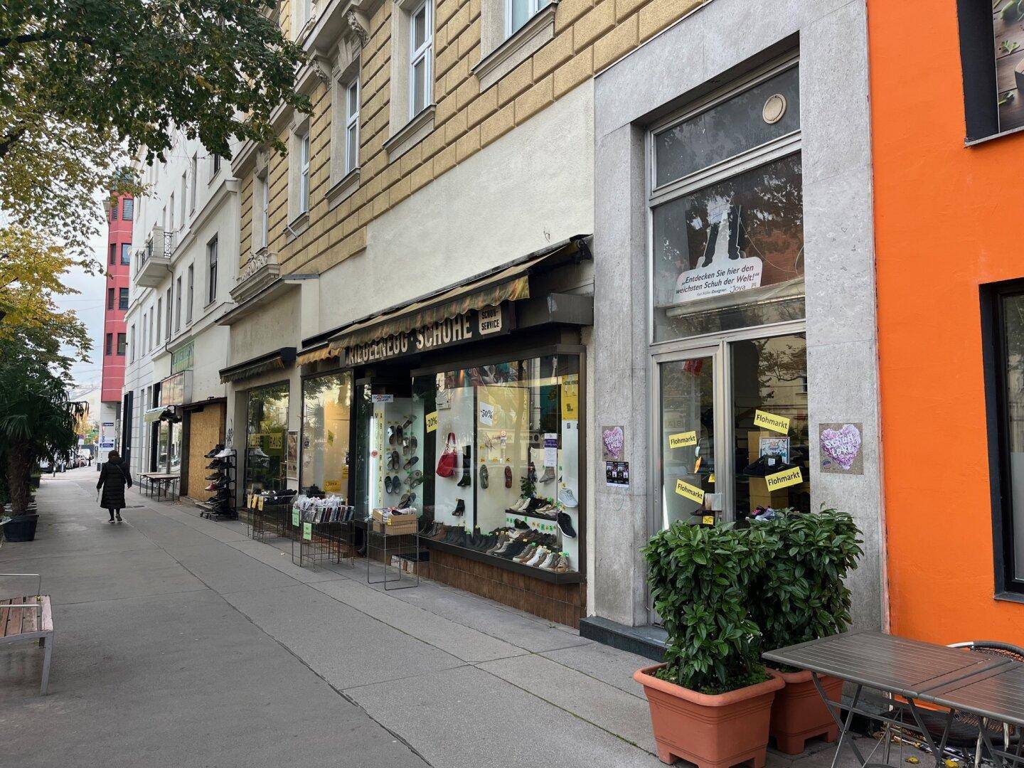 Wiedner Hauptstraße - sanierungsbedürftiges Geschäftslokal mit Auslagen zu vermieten - Ansicht 2