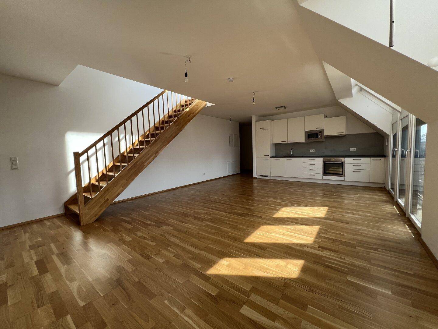 Baujahr 2020 - 4 Zimmer DG-Maisonette mit 15,75 m² Terrasse - Ansicht 3