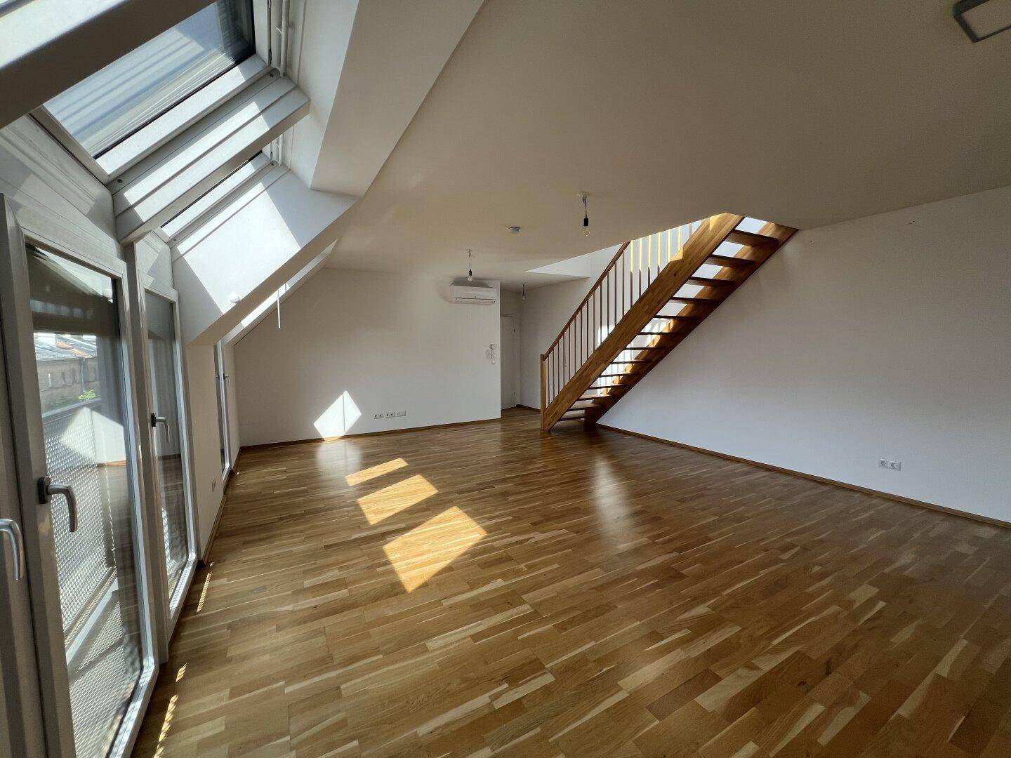 Baujahr 2020 - 4 Zimmer DG-Maisonette mit 15,75 m² Terrasse - Ansicht 4