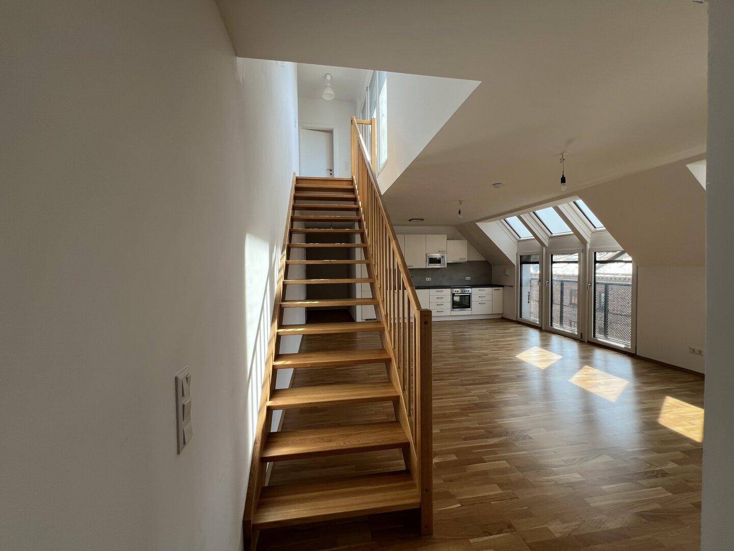 Baujahr 2020 - 4 Zimmer DG-Maisonette mit 15,75 m² Terrasse - Ansicht 6