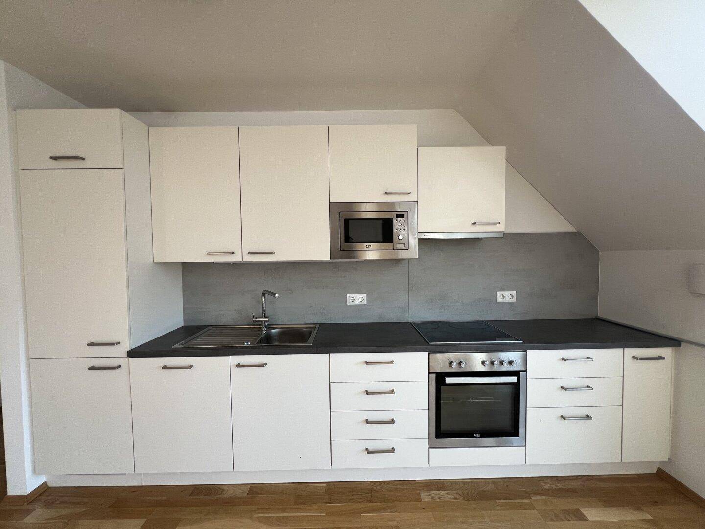 Baujahr 2020 - 4 Zimmer DG-Maisonette mit 15,75 m² Terrasse - Mehr