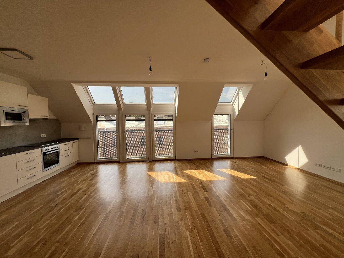 Baujahr 2020 - 4 Zimmer DG-Maisonette mit 15,75 m² Terrasse - Ansicht 5