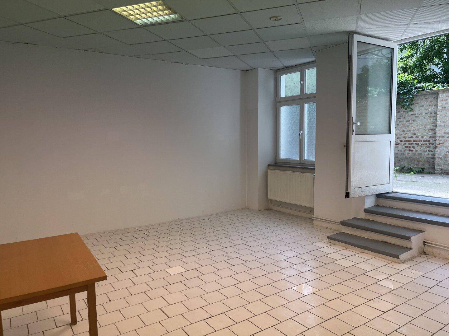 Bräuhausgasse - hofseitiges Souterrainlokal mit Garten bzw. Terrasse zu vermieten - Widok 4