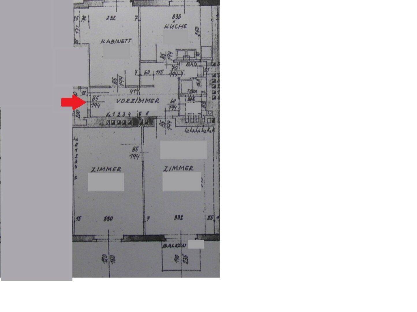 Detaillierter Grundriss der Wohnung mit Raumaufteilung und Balkon.