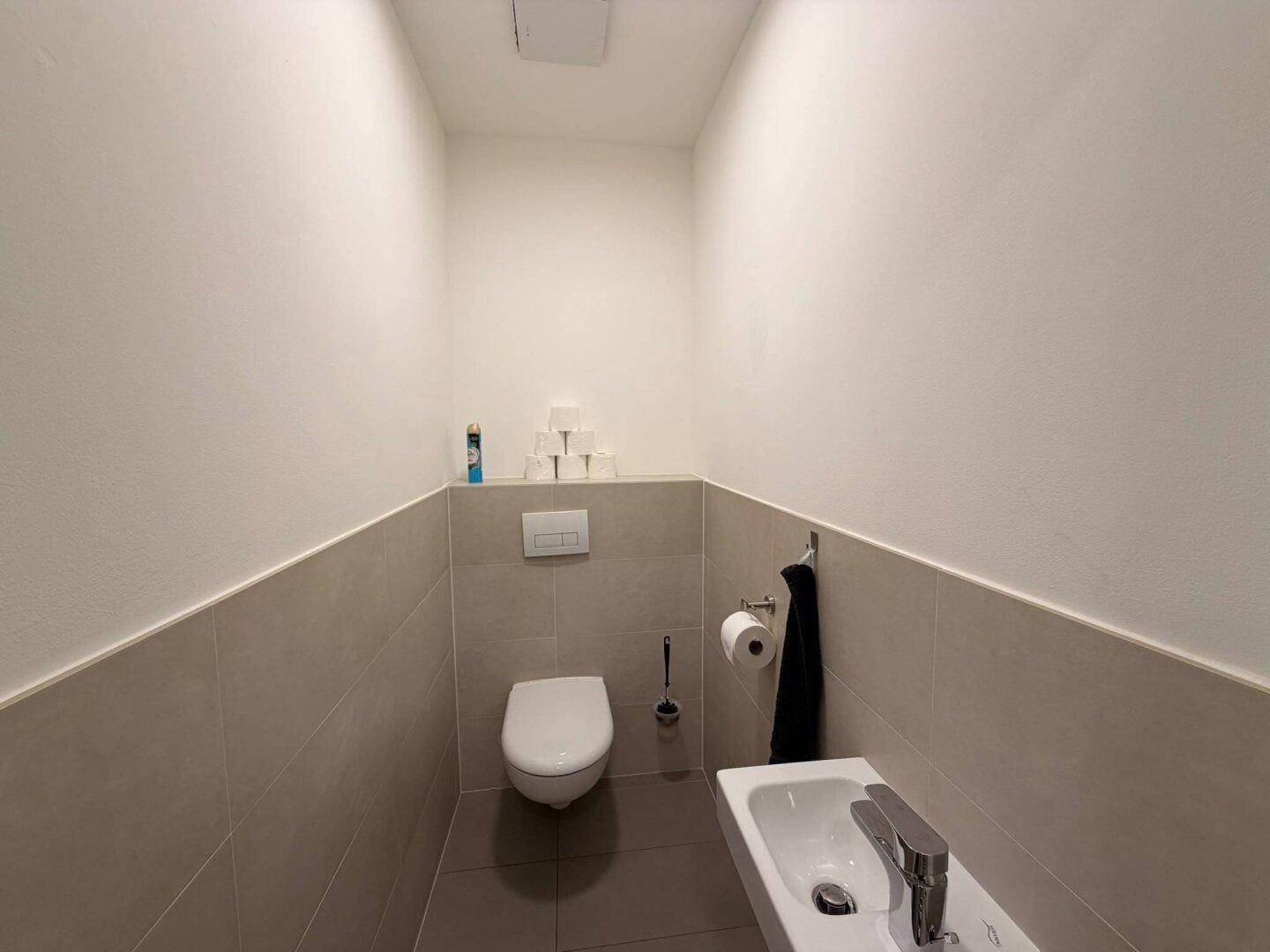 separates WC