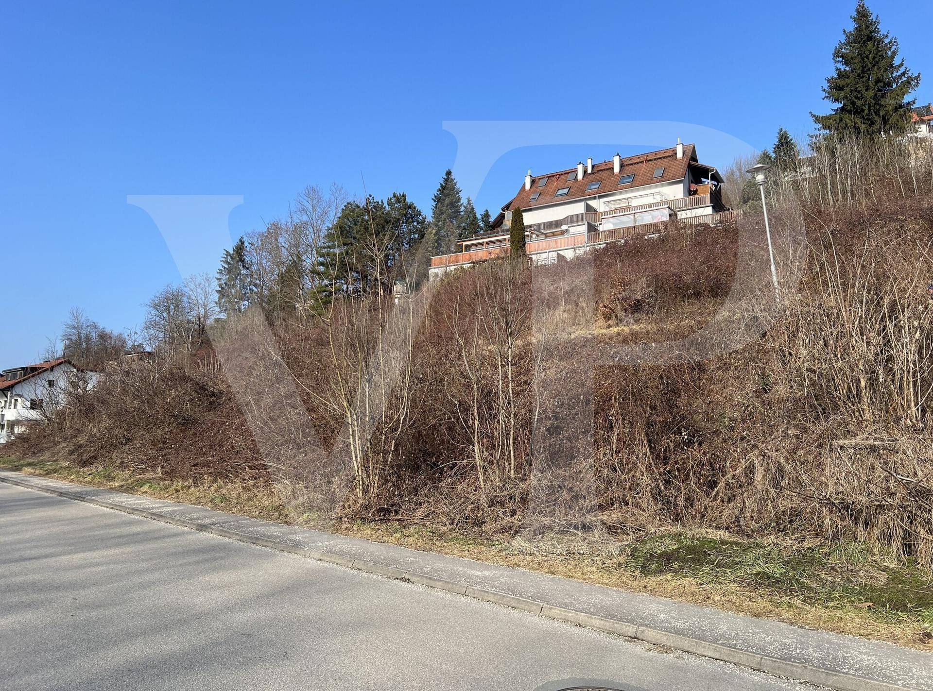 Großzügiges Baugrundstück mit hohem Wohnbaupotenzial - Ansicht 5