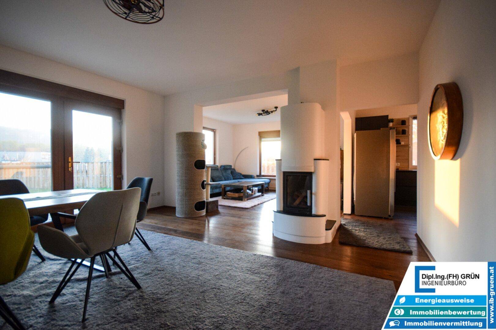 Großzügiges Einfamilienhaus mit über 230m² WFL, 1572m² Grund, Garage, Carport - Top Lage, Nähe BMW-Werk und SKF - Ansicht 2