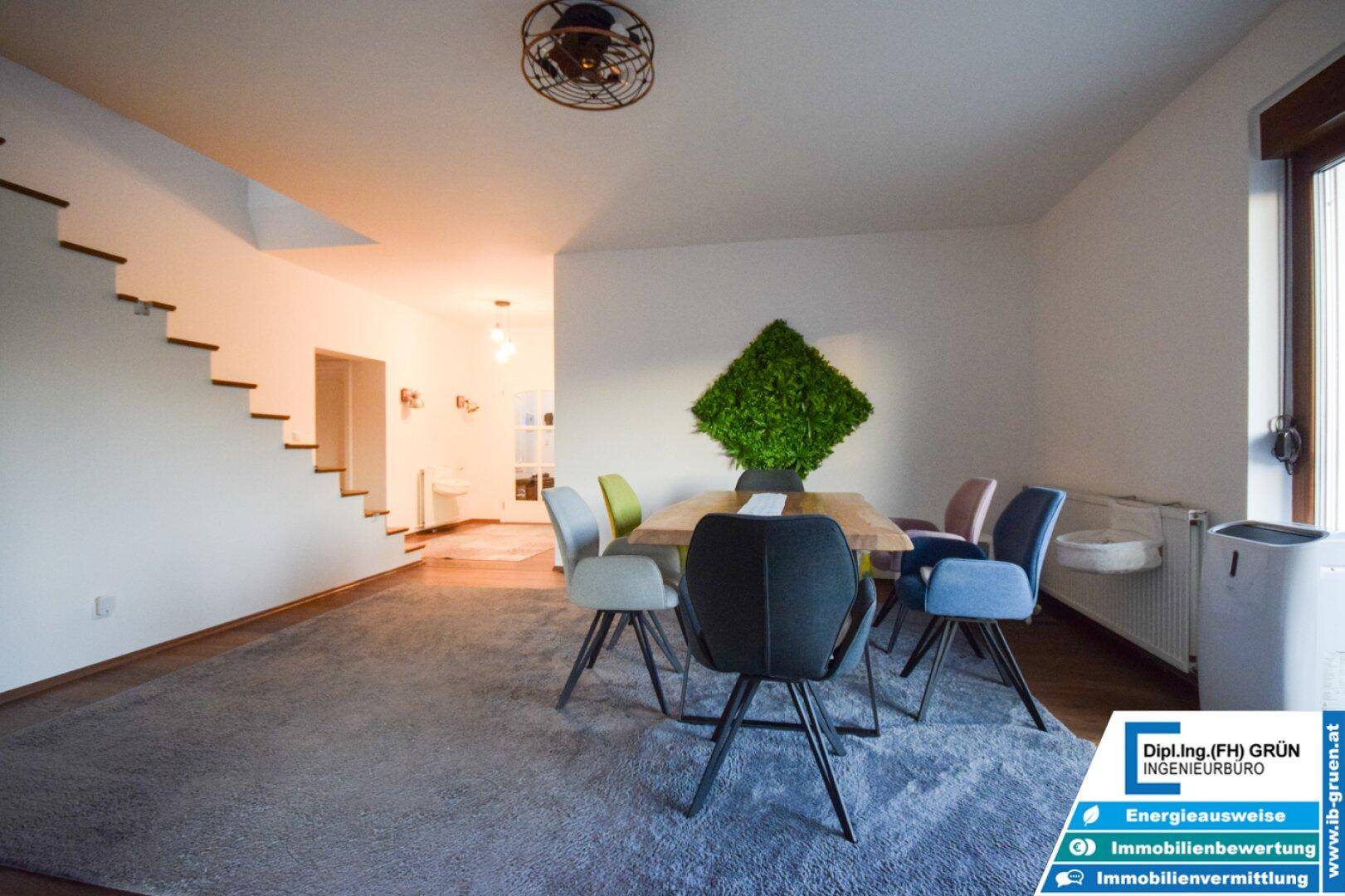 Großzügiges Einfamilienhaus mit über 230m² WFL, 1572m² Grund, Garage, Carport - Top Lage, Nähe BMW-Werk und SKF - Ansicht 5
