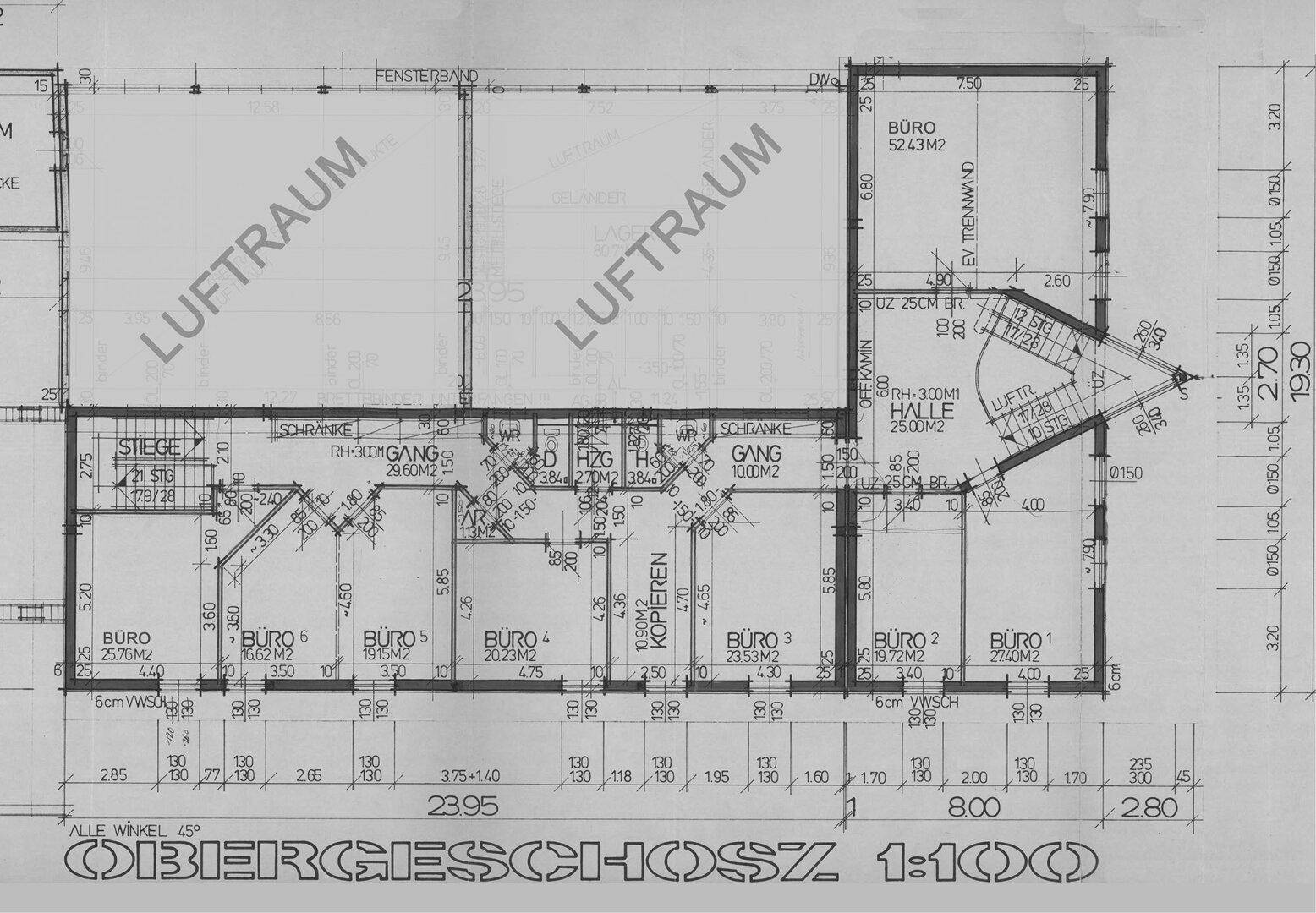 Grundriss des Obergeschosses mit Büroräumen, Flur und Treppenaufgang.