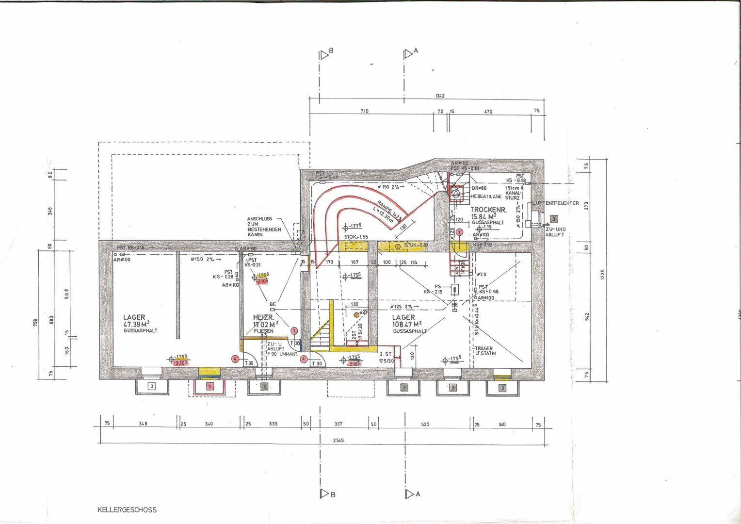 Grundriss des Kellergeschosses mit Lagerflächen und Technikräumen.