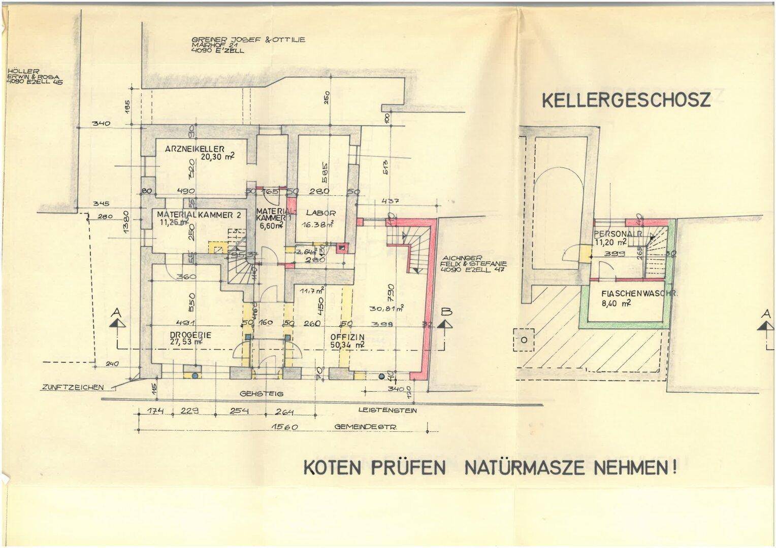 Grundriss des Kellergeschosses mit verschiedenen Funktionsräumen und Treppenaufgang, inklusive Weinkellerbereich.