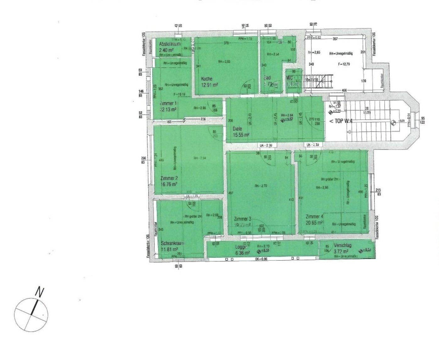 Grundriss der Wohnung mit grün markierten Wohnbereichen und Loggia.